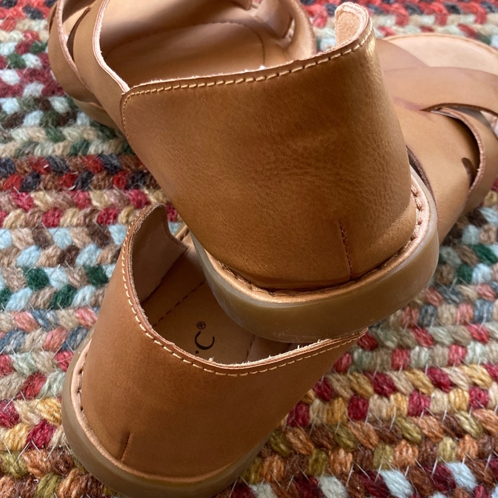 b.o.c. Women's Brown Crisscross Sandals, 9M - Picture 5 of 7